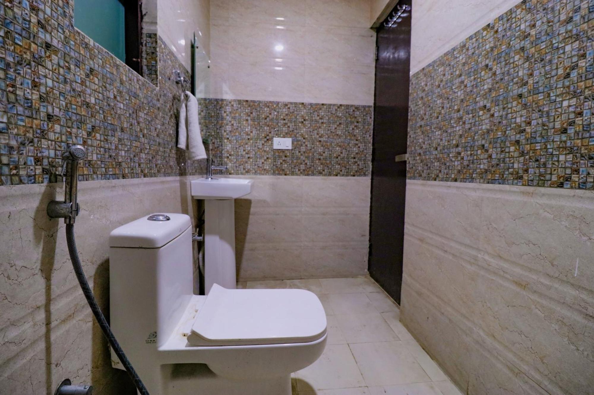 Hotel The Ocean Near Igi Airport Neu-Delhi Exterior foto